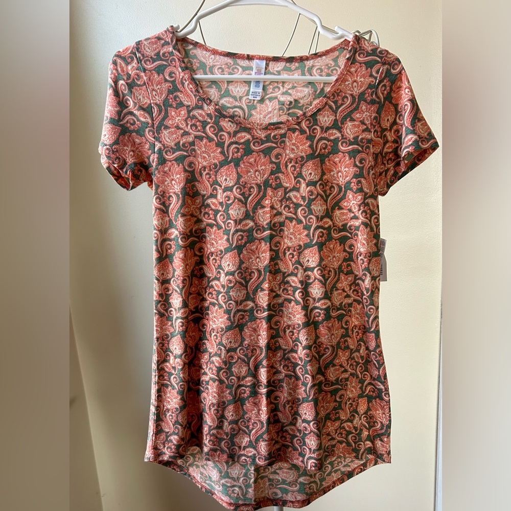 NWT LuLaRoe Classic T in fun floral print.